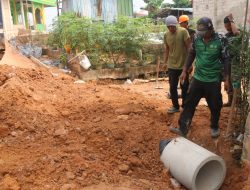 Satgas TMMD 130 dan Warga Kebut Pemasangan Gorong-Gorong, Hari Libur Tetap Bekerja di Mangsang Maju