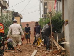 Pemasangan papan mal di Kavling Mangsang Maju menjadi tahapan penting sebelum pengecoran beton dilanjutkan